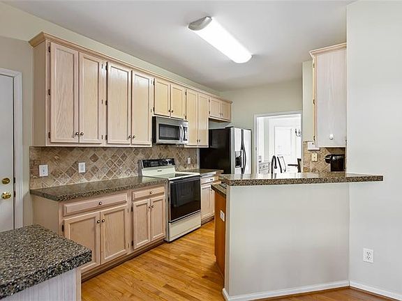 3rd image of 3509 Pine Grove Dr