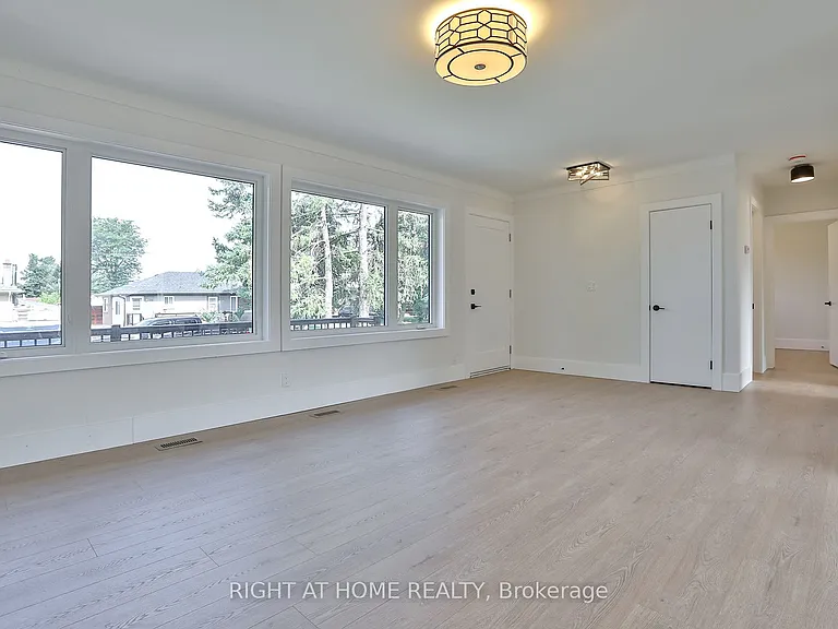 80 Stephen Dr — Photo 3