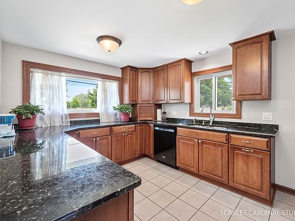 5th image of 602 E Emerson Ave
