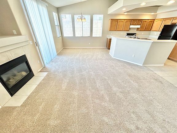 5th image of 206 Crown Imperial St #2603