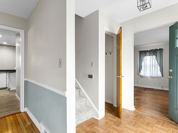 2nd image of 33 Rugby Rd