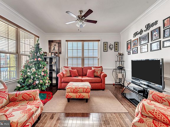 3rd image of 825 Janet Dale Ln