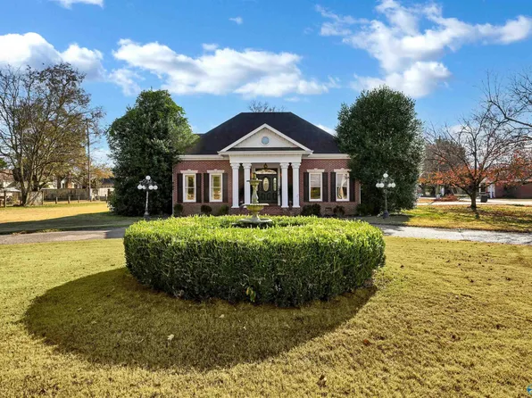 2642 College St, Courtland, AL 35618