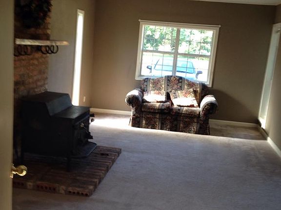 4th image of 1015 Twilight Ln