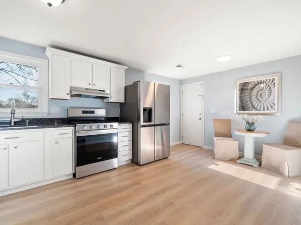 12 Parker Dr, Wareham, MA 02571