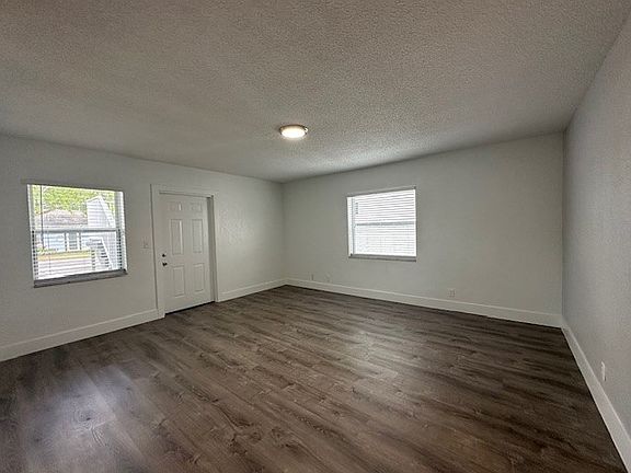 5th image of 3616 NE 11th Ave