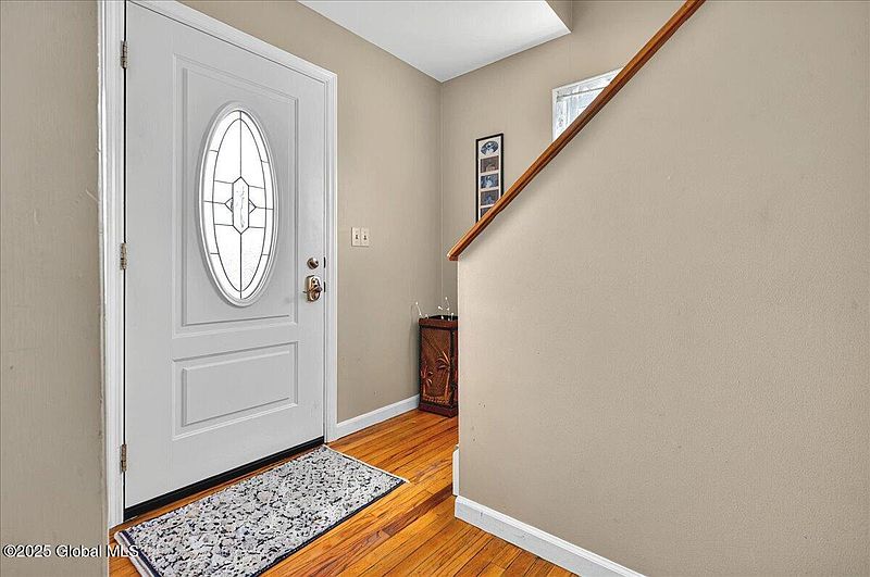 2nd image of 1019 Rose Avenue