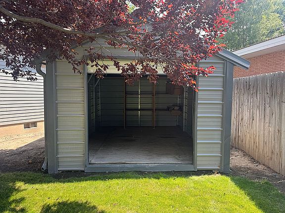 5th image of 2220 Conant Dr