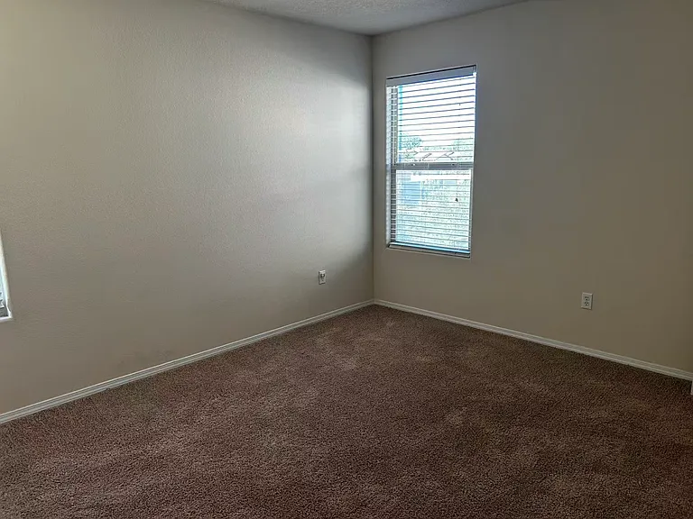 10916 Fort Point Ln NE — Photo 25