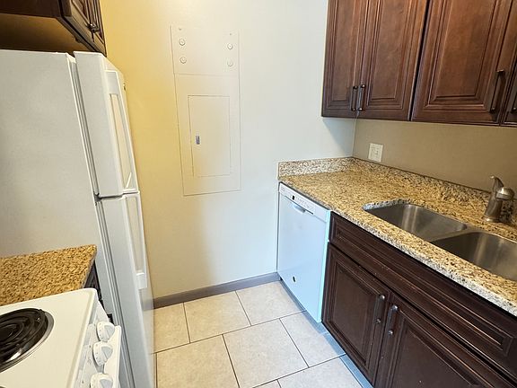 3rd image of 1811 E St #6