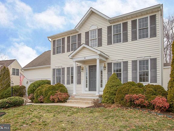 3rd image of 90 Country Manor Dr