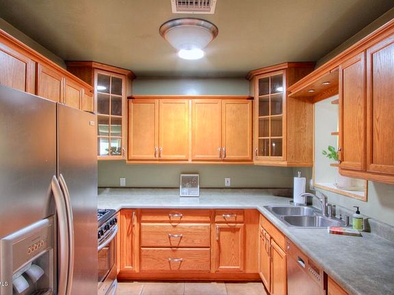 3rd image of 2517 E Indianola Ave