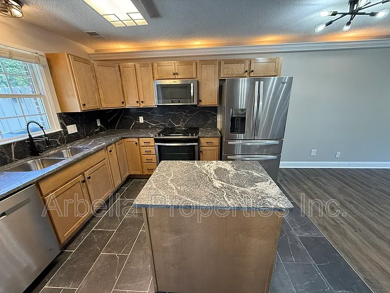 1735 Blakewood Ct — Photo 7
