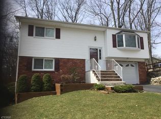 206 Santa Fe Trl, Hopatcong, NJ 07843