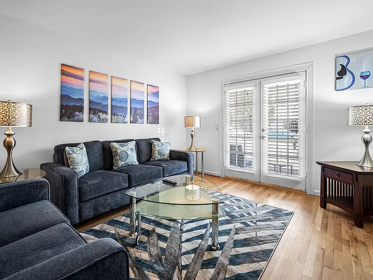 2905 Burch Ave #3 — Photo 3