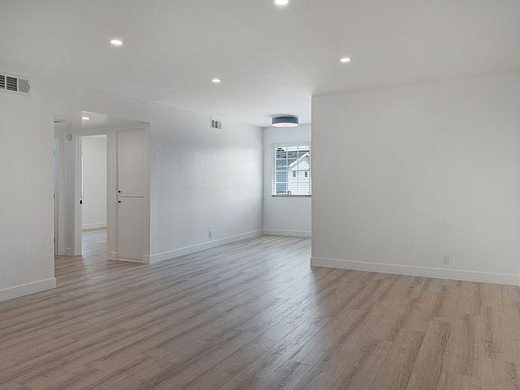 3rd image of 124-126 S Marengo Ave #19
