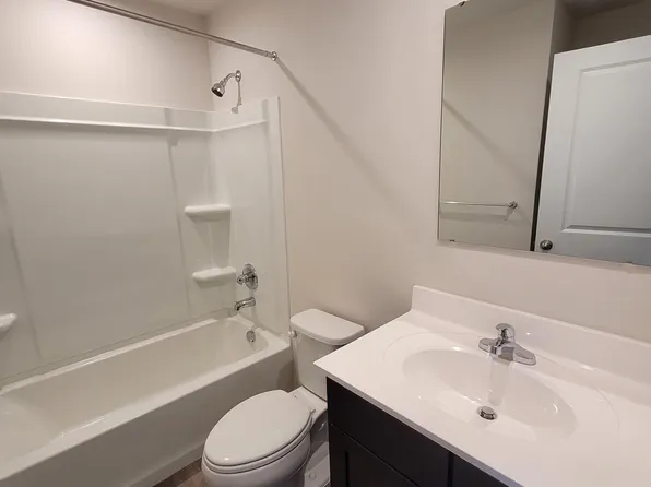 5 L Wendowski St, Edgewater Park, NJ 08010