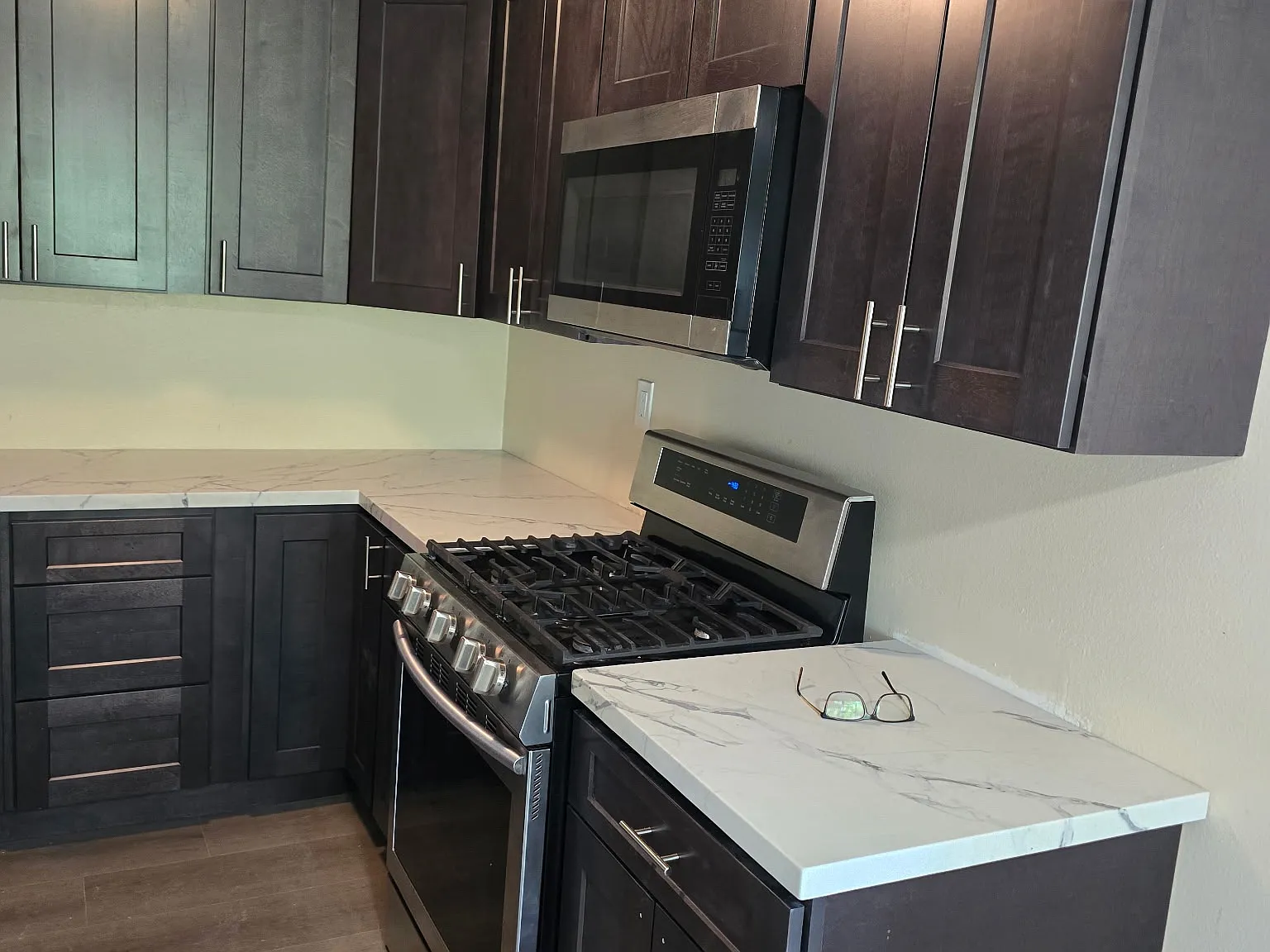 2 bed, 900 sqft, $2,200 — Photo 1