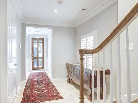 4th image of 156 Oak Place Dr