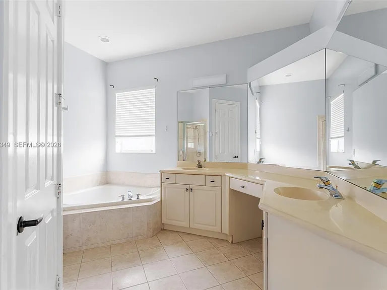 10635 NW 61st Ct — Photo 32