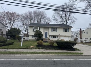 199 Holbrook Rd S, Ronkonkoma, NY 11779