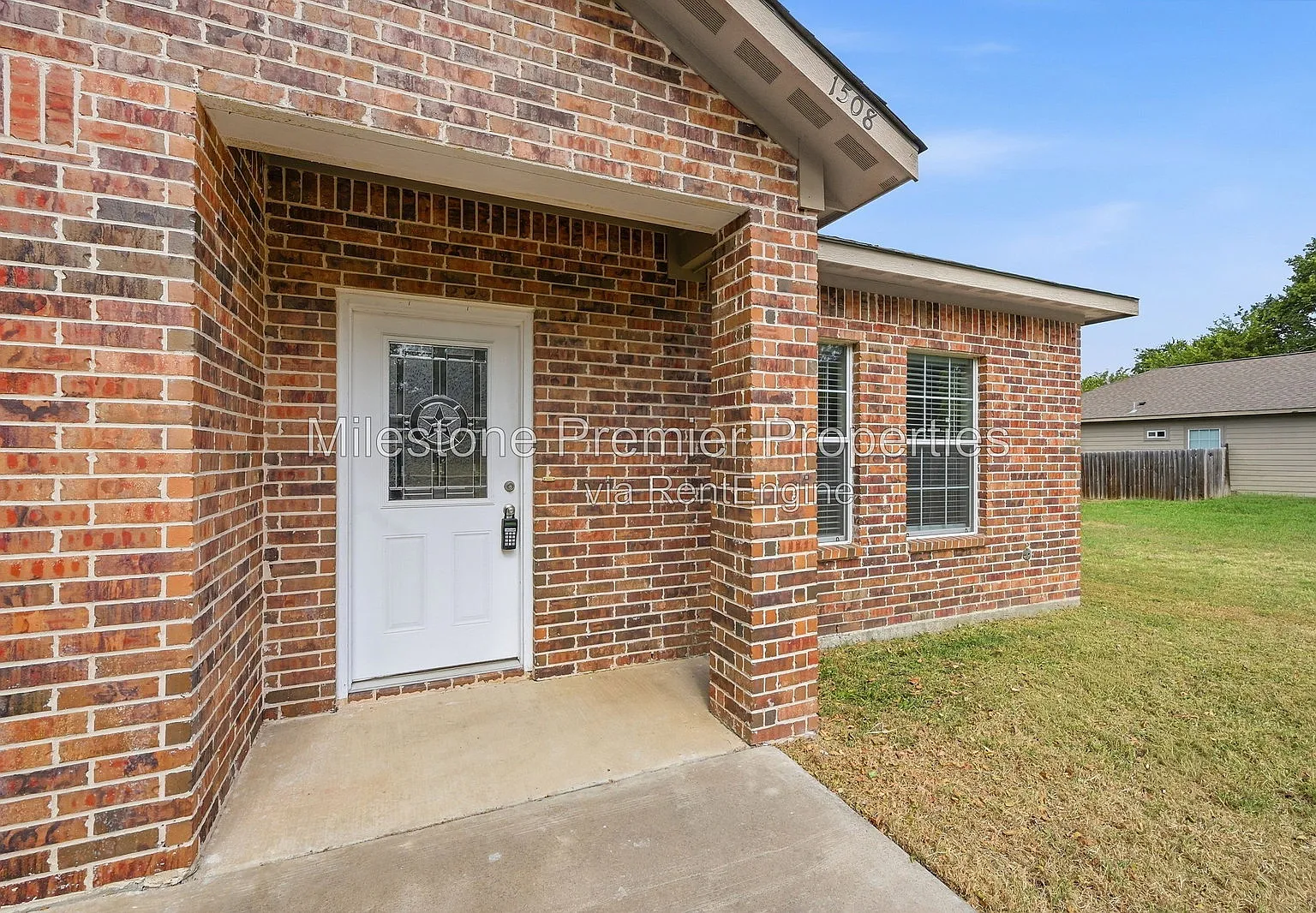 3 bed, 2.0 bath, 1373 sqft, $1,495 — Photo 4