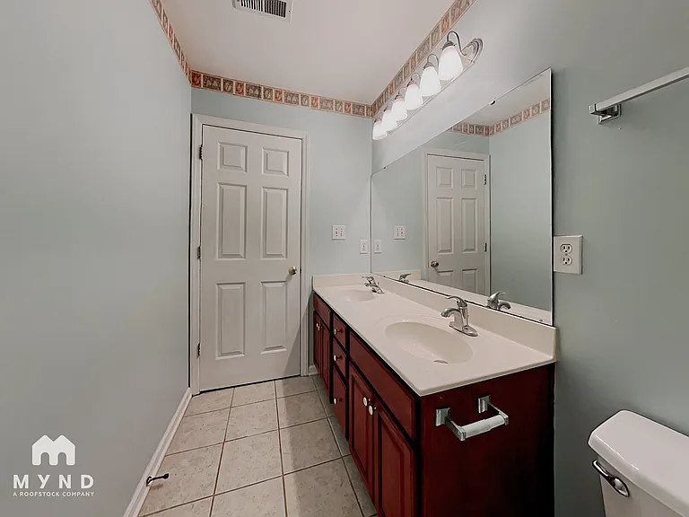 1085 Vauxhall Dr — Photo 16