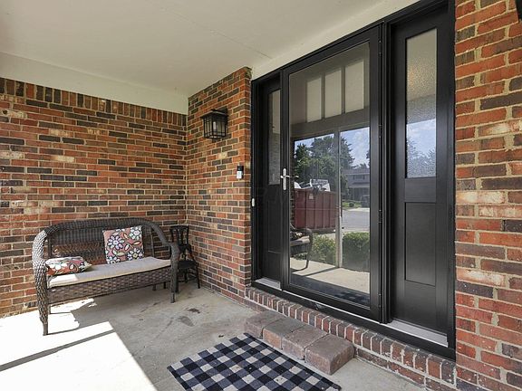 3rd image of 372 Depauw Ct