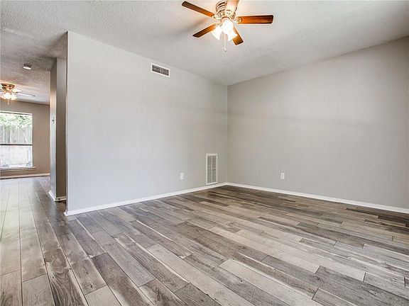 5th image of 411 Valley Park Dr