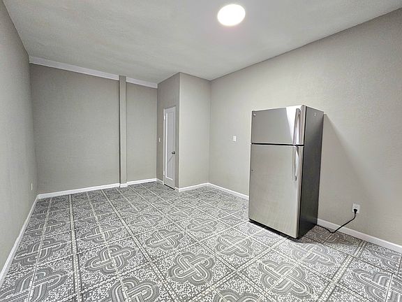 5th image of 103 E Ash Ave #3