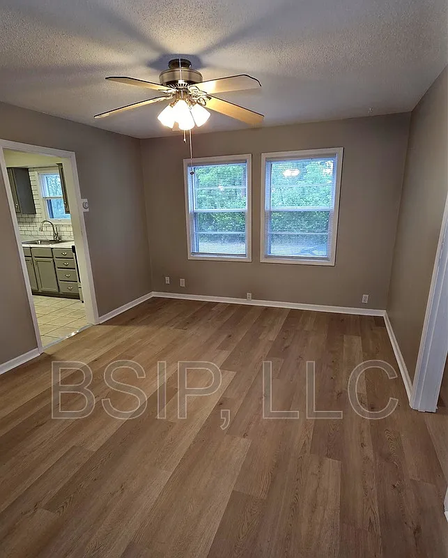 Building Photo - 1141 NE Chester Ave #2