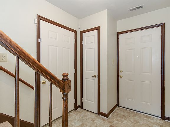 3rd image of 5539 Lynbrook Lndg