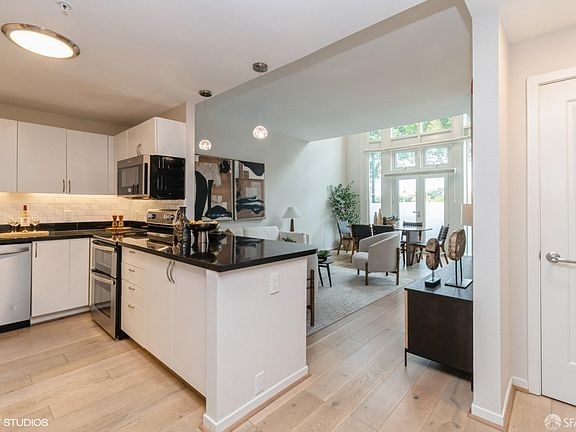 3rd image of 88 King St Unit 104L