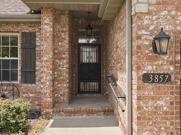 4th image of 3857 N Sheedy Avenue
