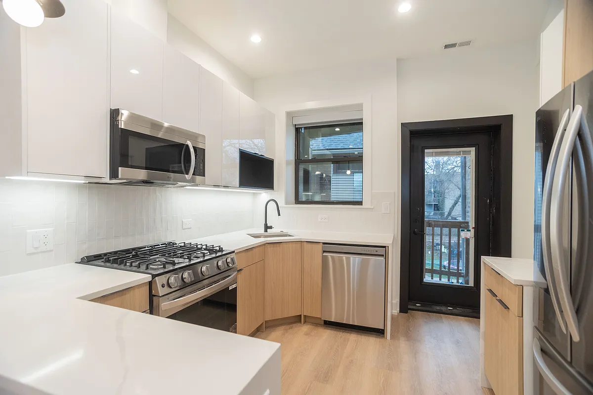 Building Photo - 3255 W Belden Ave #3E