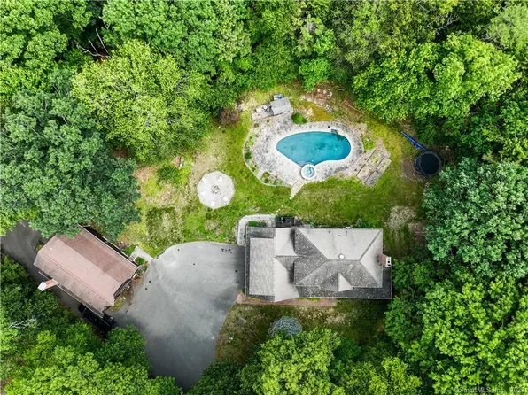 39 Pinewood Trail, Deep River, CT 06417