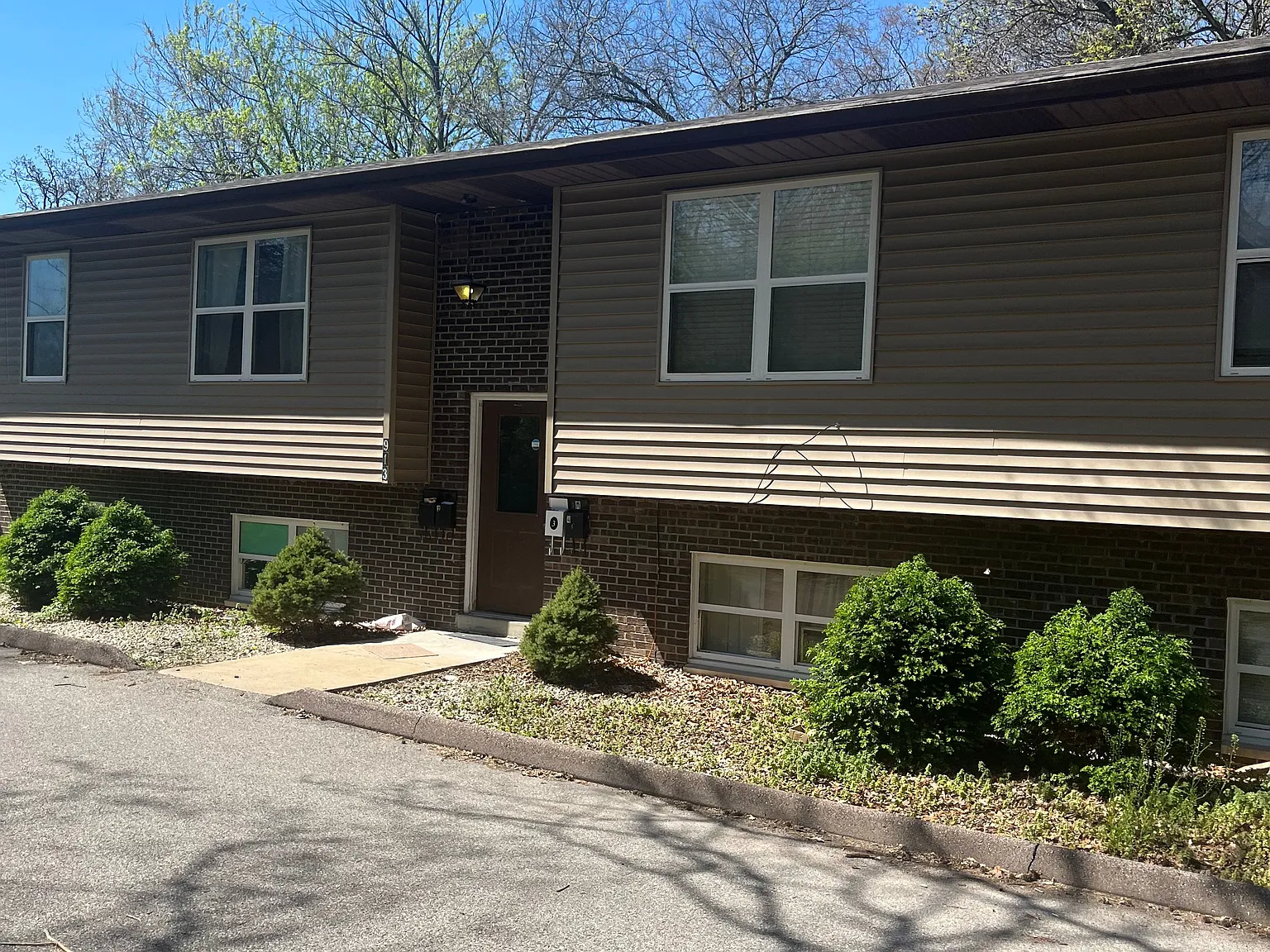 2 bed, $925 — Photo 1