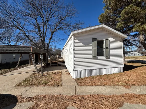 6 Pioneer Village Trailer Ct, Council Grove, KS