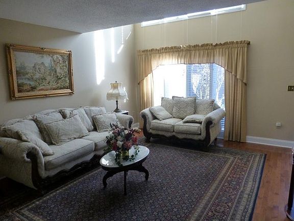 4th image of 404 Manor Dr APT D