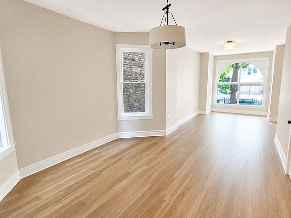 5th image of 1841 N Whipple St #1