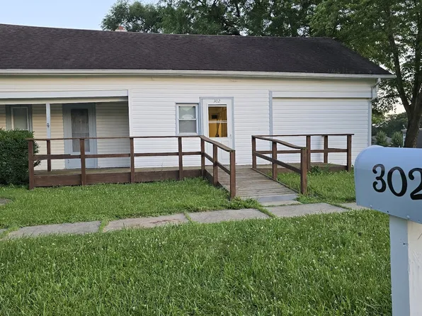 302 W 3rd St, Tonganoxie, KS 66086