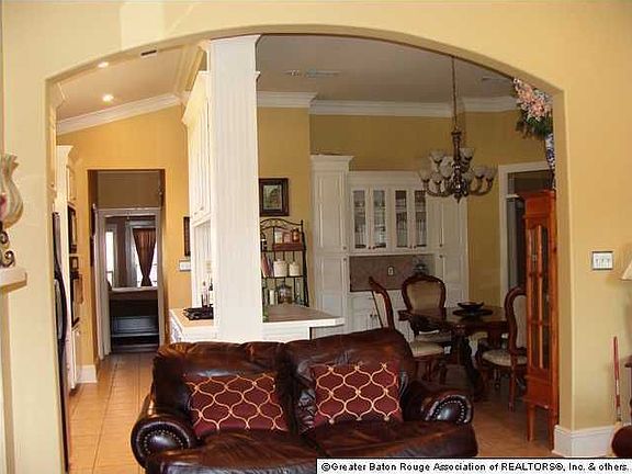 3rd image of 10143 Springvalley Ave