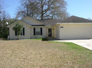 127 Lakeside Dr, Kingsland, GA 31548