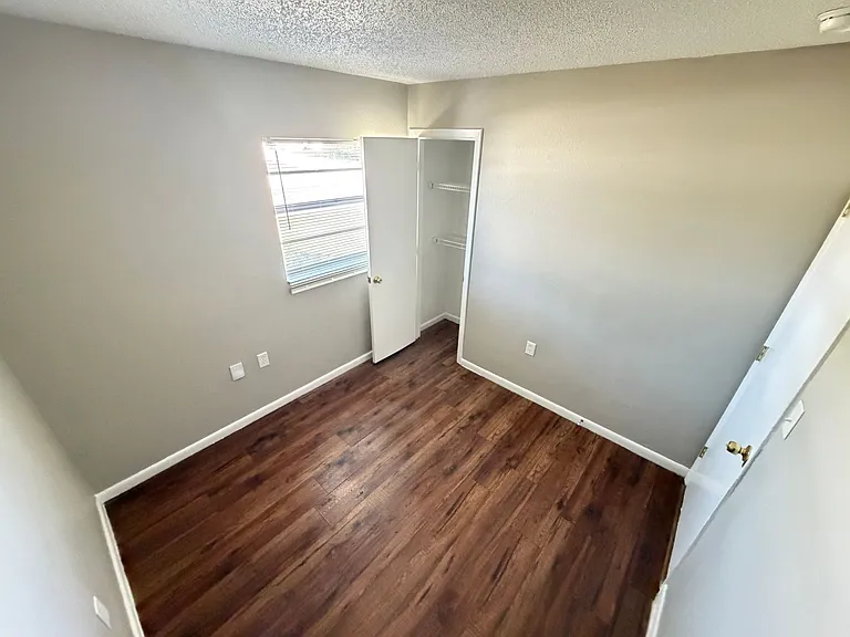 821 Moongate Ter — Photo 12