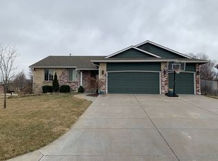 821 N Trail Dr, Mulvane, KS 67110