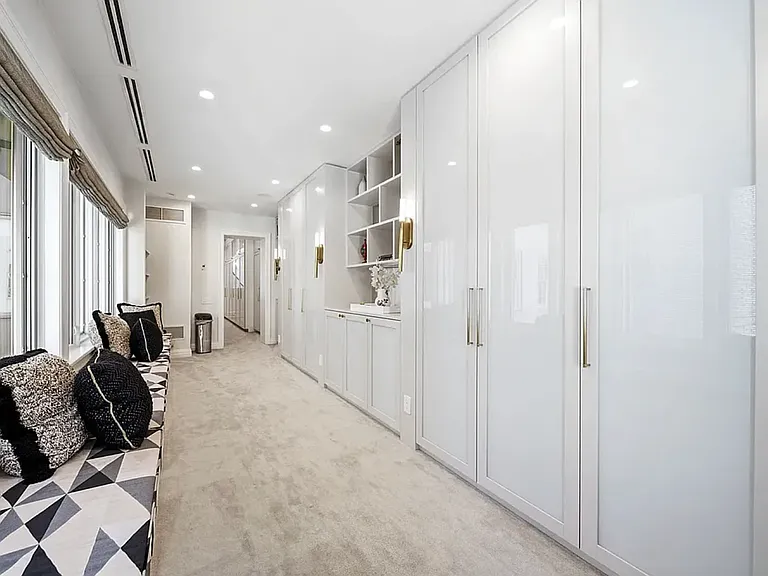 67 E 82nd St #TWNHS — Photo 34