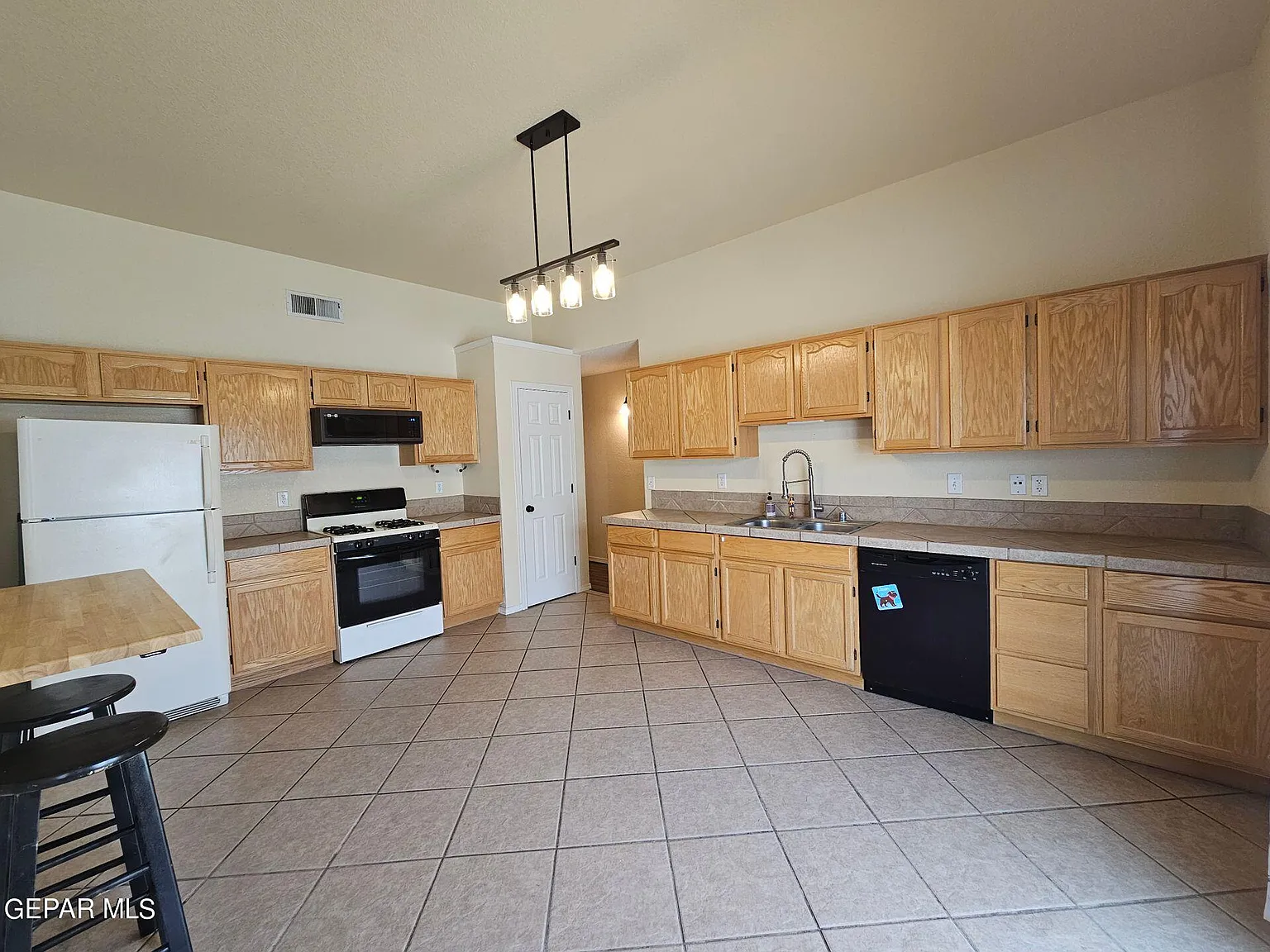 4 bed, 2.0 bath, 1473 sqft, $1,750 — Photo 2
