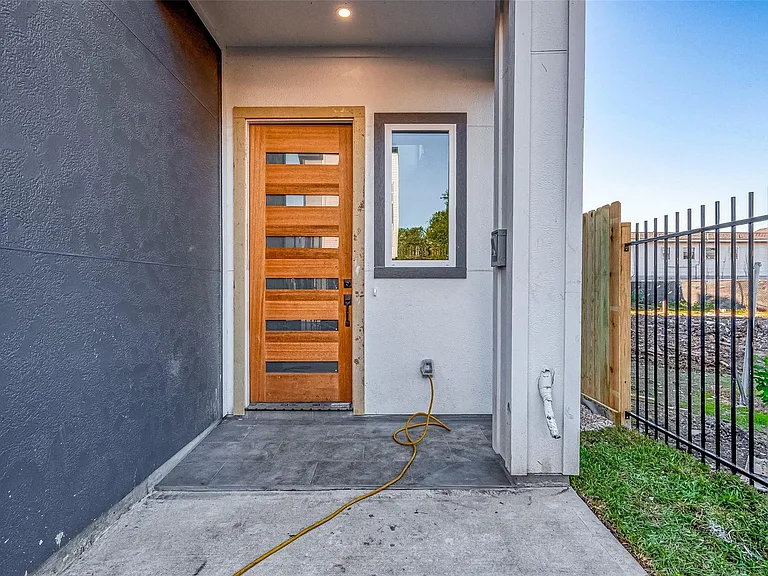 6840 Del Rio St — Photo 15