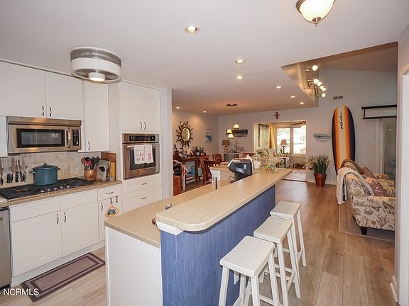 4th image of 1 Greenview Drive