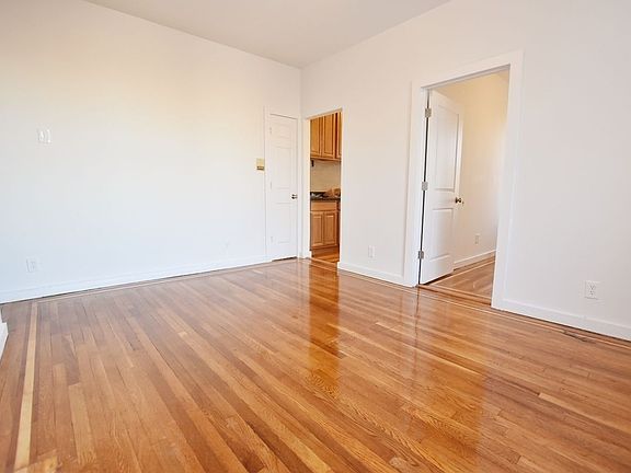 3rd image of 2554 38th St APT 4D